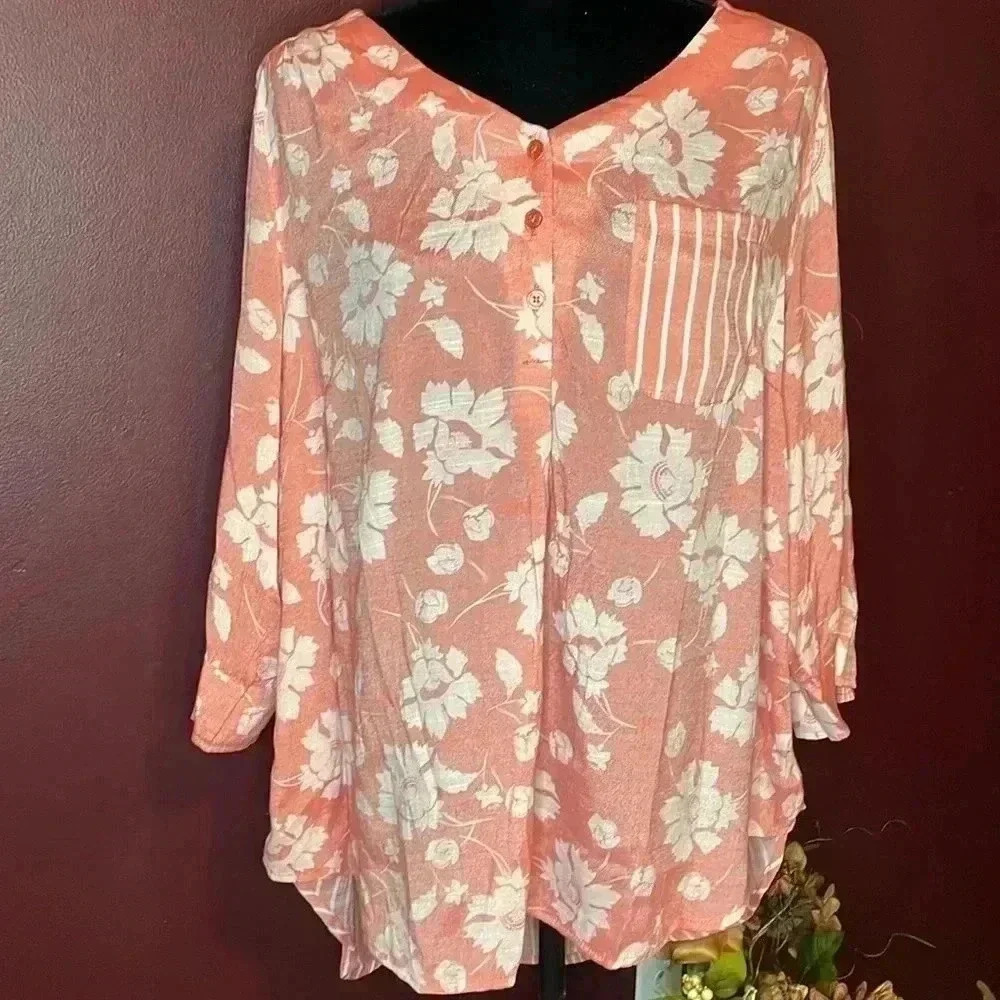 Pretty CJ Banks Peach Floral Women’s 1X Blouse